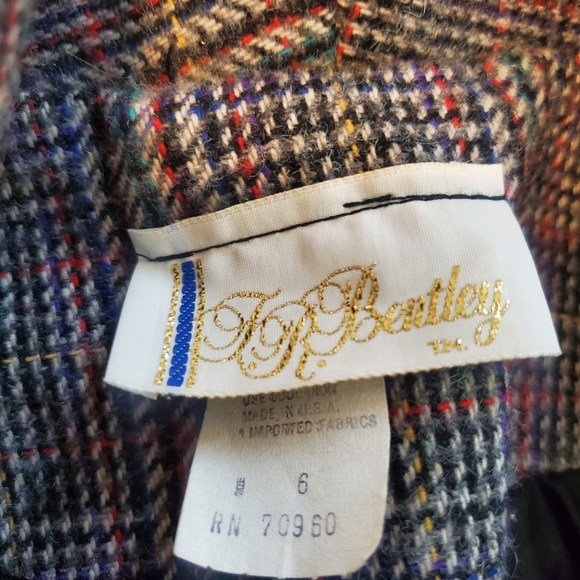 Vintage T R Bentley Plaid Wool Blend Blazer! Size 6. - Picture 10 of 10